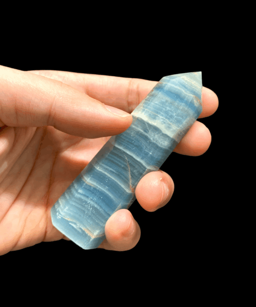 Trên tay trụ Lemurian Aquatine Calcite - LBO2
