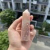 Trụ đá Flower Agate trên tay 1