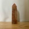 Trụ đá Hematite Quartz trên bàn 3