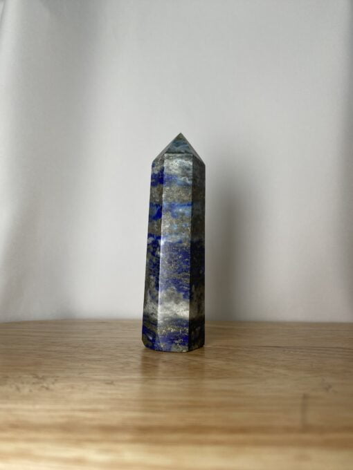 Trụ Lapis Lazuli trên bàn 1