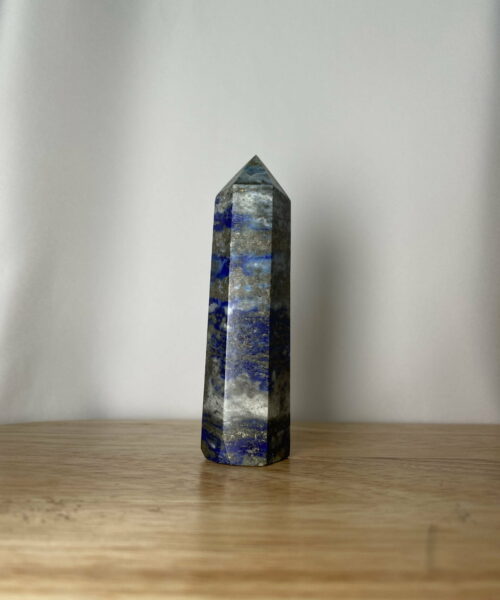 Trụ Lapis Lazuli trên bàn 1