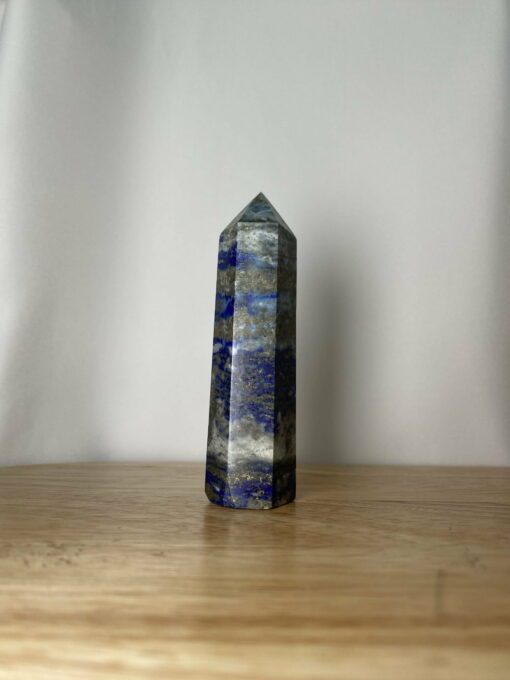 Trụ Lapis Lazuli trên bàn 1