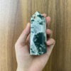 Trụ Moss Agate trên tay