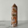 Trụ mã não rêu Moss Agate trên bàn 1