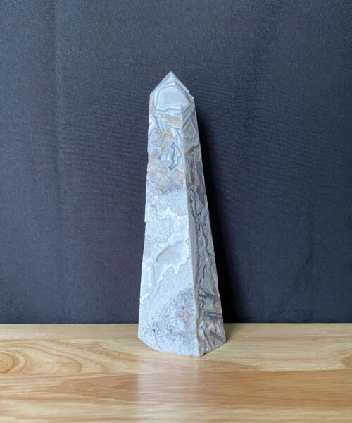 Trụ White Mexican Agate trên bàn 3