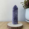 Trụ đá Purple Lepidolite trên bàn 1
