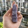 Trụ đá Purple Lepidolite trên tay