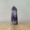 Trụ đá Purple Lepidolite trên bàn 2