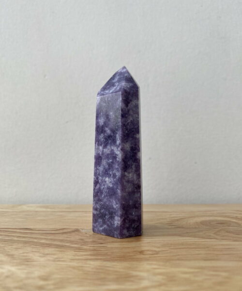 Trụ đá Purple Lepidolite 2