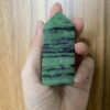 Trụ Ruby Zoisite trên tay