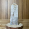 Trụ White Agate trên bàn