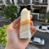 Trụ đá Yellow Calcite /w Chalcedony trên tay