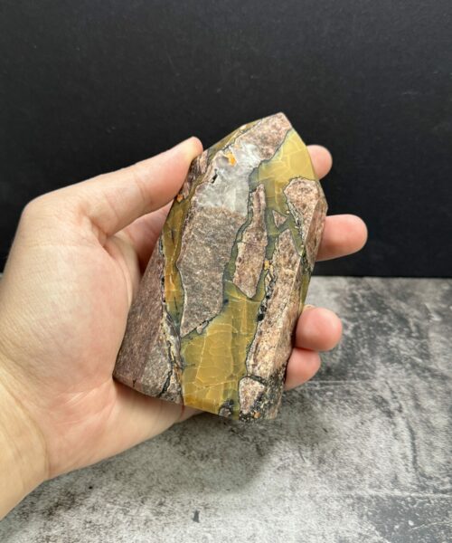 Trụ đá Mosaic trên tay - BMQ3