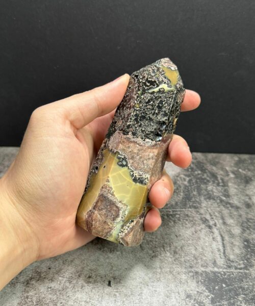 Trụ đá Mosaic trên tay - BMQ4