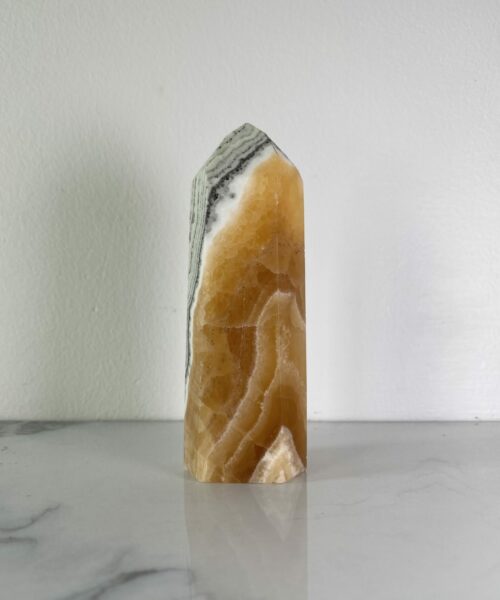 Trụ đá Yellow Calcite /w Chalcedony 1